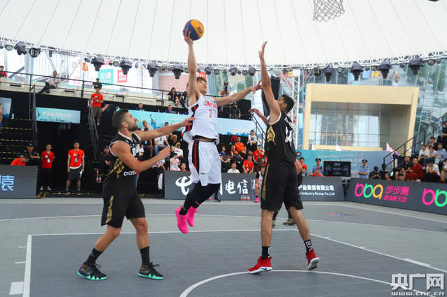 场上出现了 场上出现了