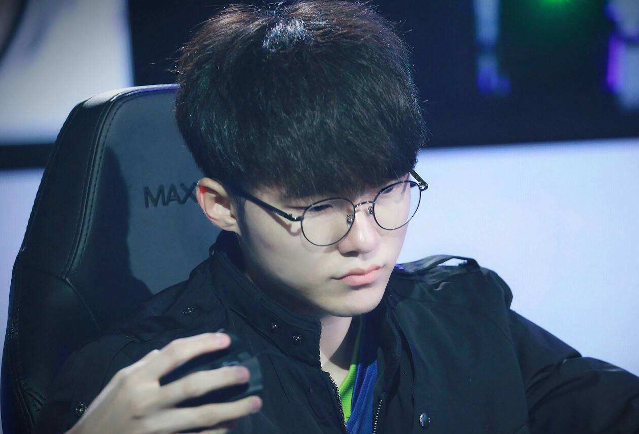 斯台普斯中 斯台普斯中